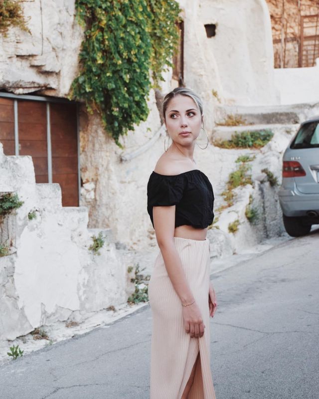 Noir côtelé crop top de Arianna sur l'Instagram account @ariannatavaglione
