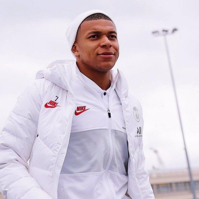 The down jacket white Nike logo red worn by Kylian Mbappé on his account Instagram @k. mbappe