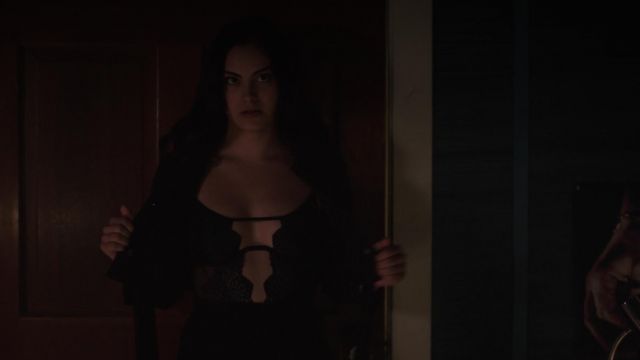 The body of Veronica Lodge (Camila Mendes) in Riverdale S02E20