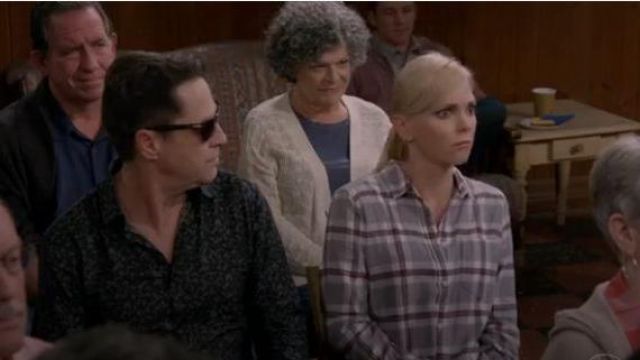 J Crew gris chemise à carreaux portée par dans Mom Saison 07 Épisode 04 Christy (Anna Faris) Maman (S07E04)