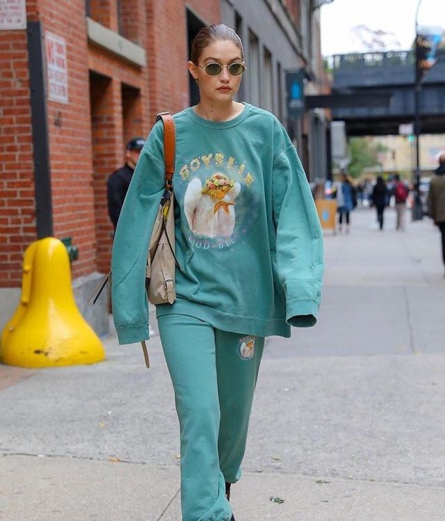 Maison Margiela NDN convertibles en toile sac à bandoulière porté par Jelena Noura "Gigi" Hadid Ville de New York, le 17 octobre 2019