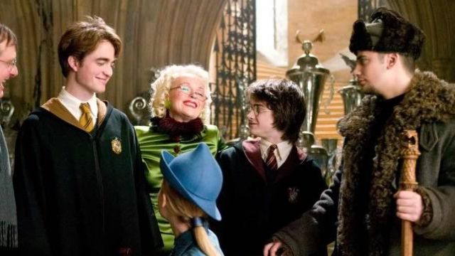 La robe de sorcier de la maison Poufsouffles de Cedric Diggory (Robert Pattinson) dans Harry Potter et la Coupe de feu