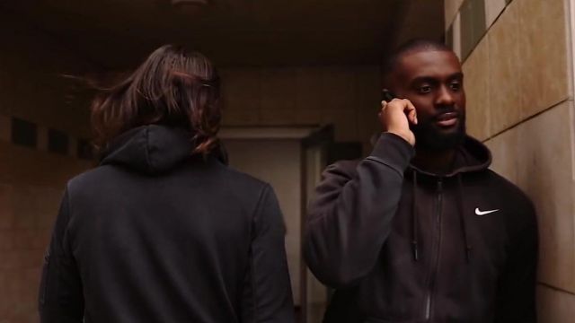  Le sweatshirt Nike noir zippé à capuche dans le clip Marie de Koba LaD