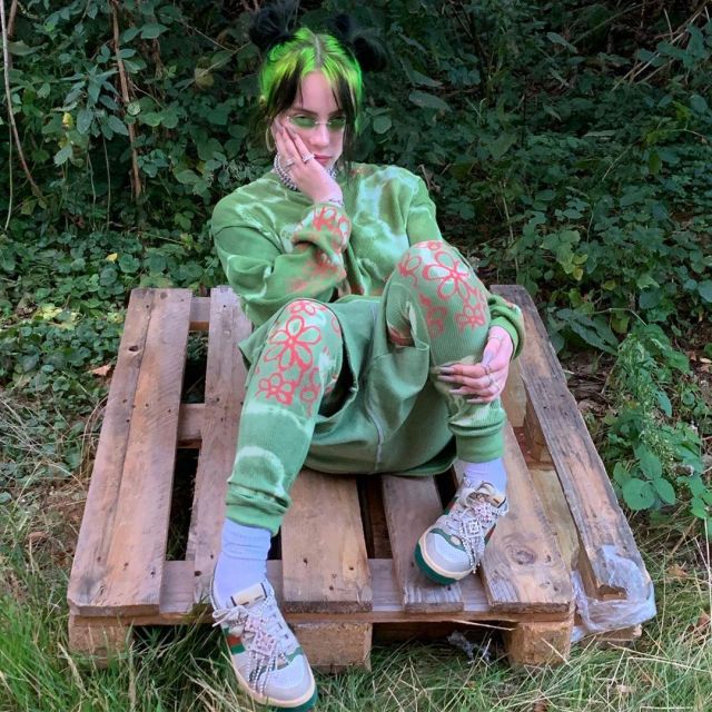 The t-shirt The Incorporated Clothing worn by Billie Eilish on his account Instagram @billieeilish