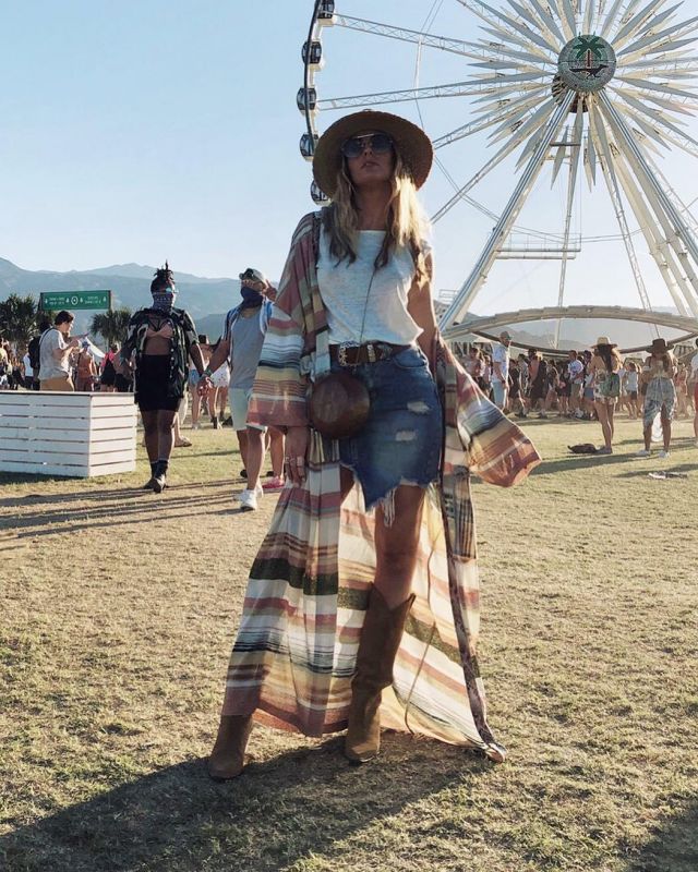 Long woman cardi­gan of Elisa Taviti on the Instagram account @elisataviti