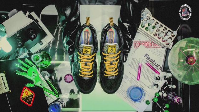 The pair of saucony black and green of Tonton in THE OUTPUT, SNEAKERS AND SAPS OF THE WEEK