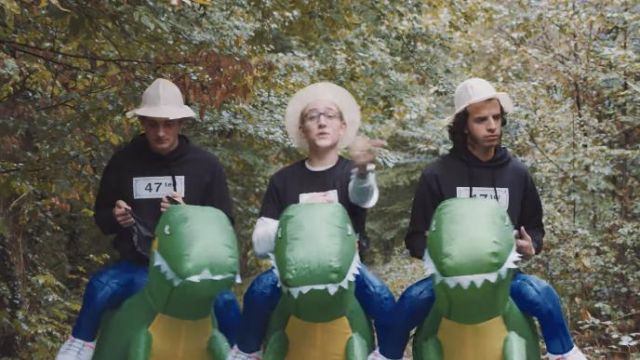 The disguise of a T-Rex inflatable is used by Peter, Paul, Miguel and Blaise in the clip address The 47Ter