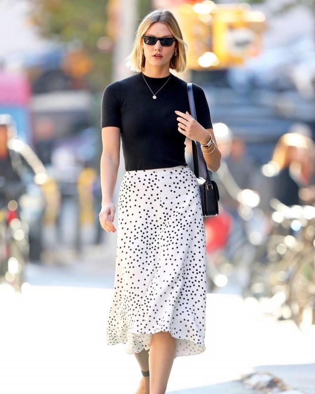 Zoe Chicco 14K Petit Rayon de soleil Médaillon avec Lunette de Diamants porté par Karlie Kloss New York le 21 octobre 2019