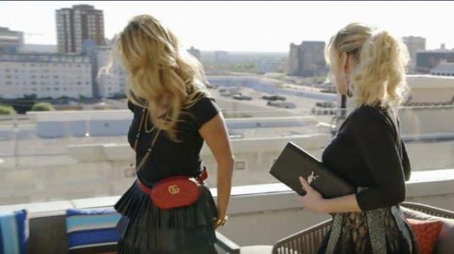 GucciGG Rouge Sac en Cuir porté par Kary Brittingham dans Le Real Housewives of Dallas Saison 04 Episode 08