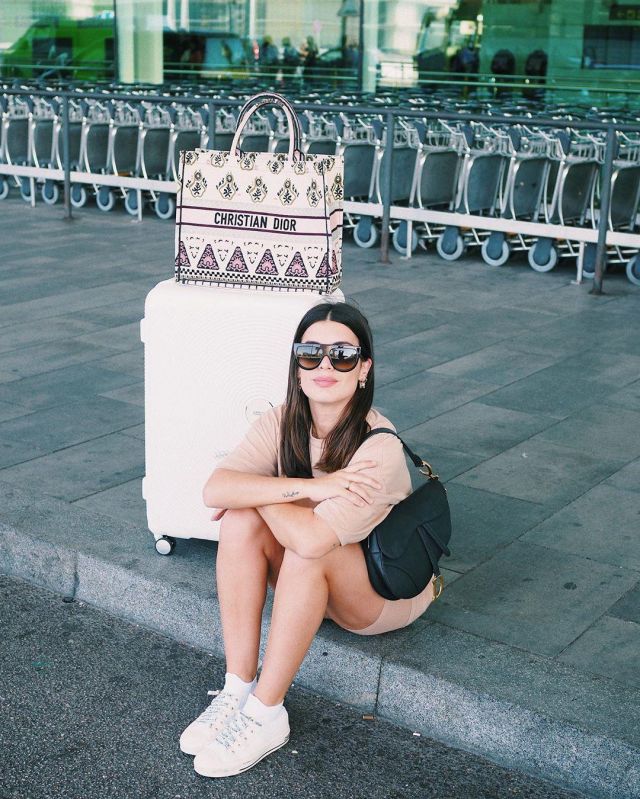 Bolso bordado de Aida Domenech en la cuenta de Instagram @dulceida