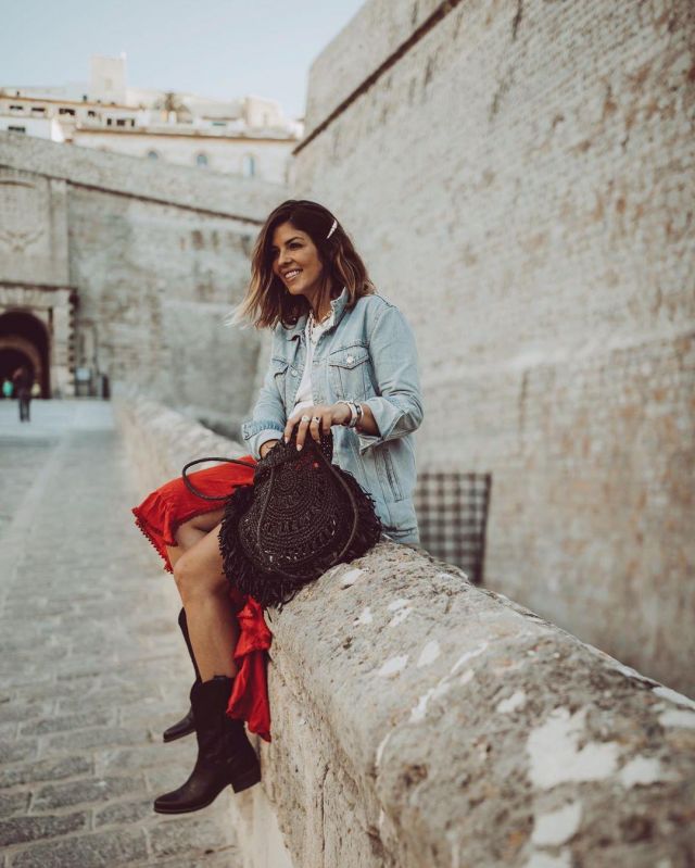 Oversize Veste en jean porté par Natalia Cabezas sur l'Instagram account @trendy_taste