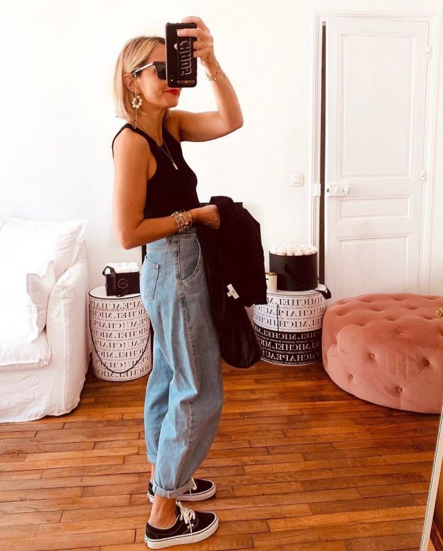 vans era black outfit