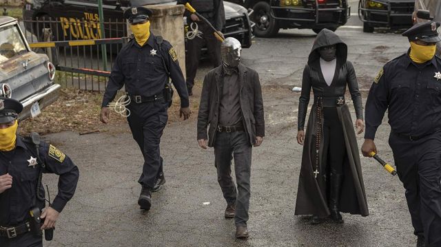 Long Wood rosary with cross of Angela Abar (Regina King) as seen in Watchmen (Season 1)
