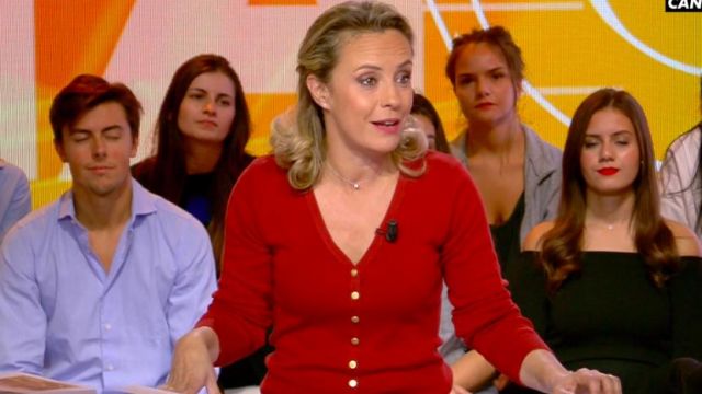 Le cardigan à pression brique de Isabelle Moreau dans L'Info du vrai le 25.10.2019