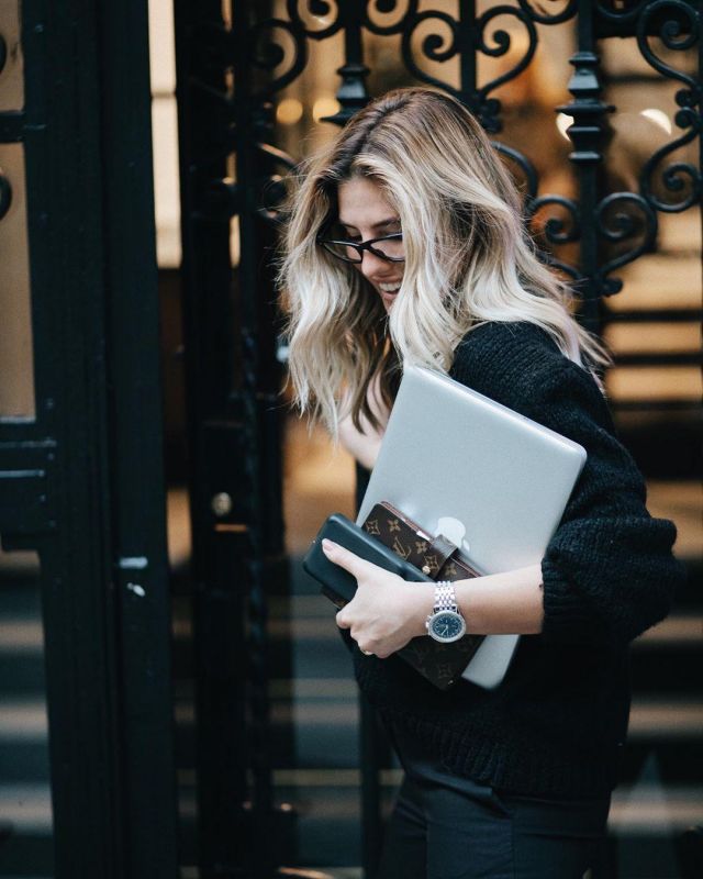 Zara noir chandails de Carla Hijonosa sur l'Instagram account @carlahinojosar