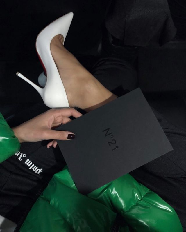 Noir pantalon de Elisa Taviti sur l'Instagram account @elisataviti