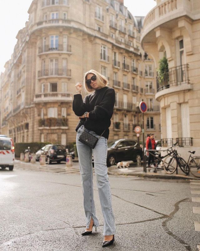 Chanel black handbag of Carla Hinojosa on the Instagram account @carlahinojosar