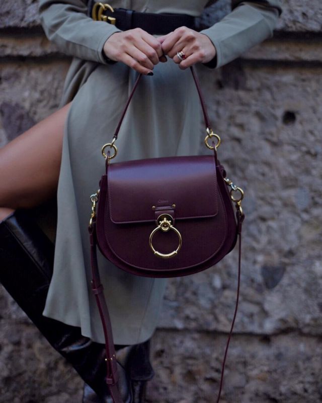 Gucci leather belt with dou­ble buck­le of Elisa Taviti on the Instagram account @elisataviti