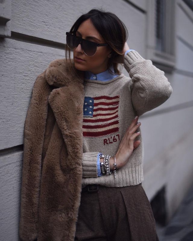 Flag metal­lic cot­ton sweater of Elisa Taviti on the Instagram account @elisataviti