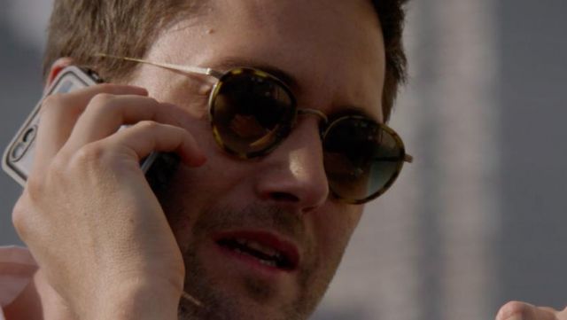 Les lunettes de soleil portées par Tom Keen (Ryan Eggold) dans La liste noire (S03E05)