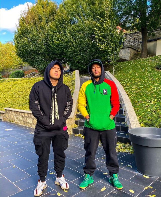 Le sweatshirt Nike Jordan Quai 54 porté par Neymar sur son compte Instagram @neymarjr