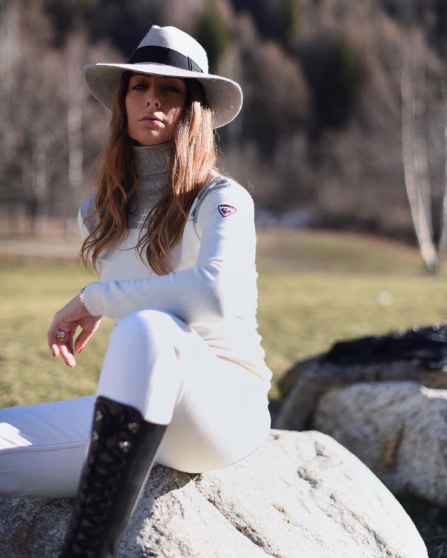 Poliane sweater of Elisa Taviti on the Instagram account @elisataviti
