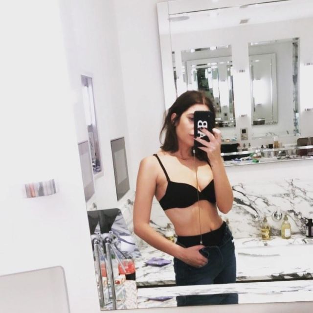 El kit de ropa interior classic Demi Bra And High Waist Brief usado por Ashley Benson Instagram Pic octubre 23, 2019