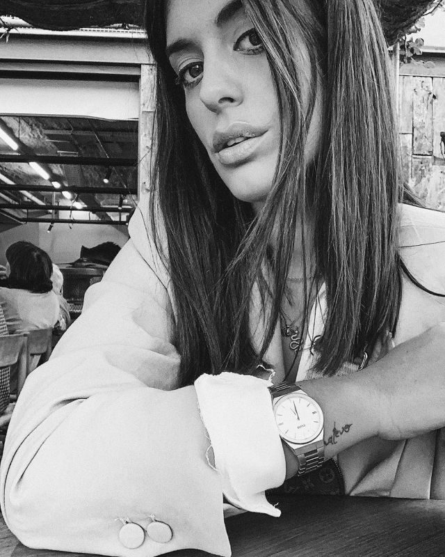 White gold watches of Aida Domenech on the Instagram account @dulceida