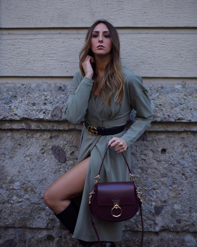 Cinturón de piel Gucci con hebilla Double G de Elisa Taviti en la cuenta de Instagram @elisataviti