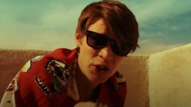 Ray-ban Clas­sic Way­far­er Sun­glass­es worn by Josh Wheeler (Colin Ford) in Daybreak Season 01 Episode 01)