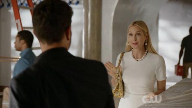 Shoshanna blanc embelli robe portée par Melissa Daniels (Kelly Rutherford) dans la Dynastie Seaso 03 Épisode 03