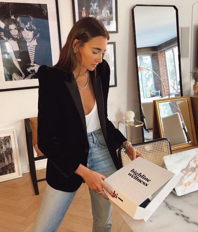 The blazer Danielle Bernstein on her account Instagram @weworewhat