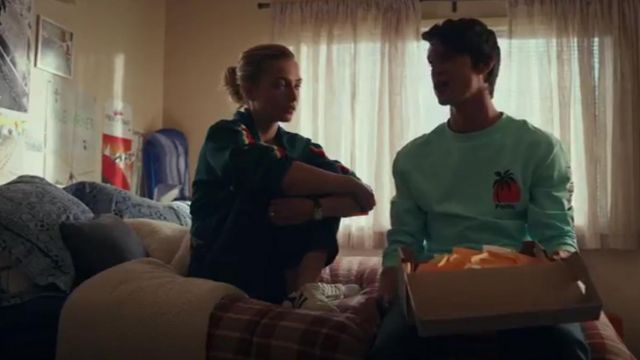 Gola navy & white spe­cial­ist suede low-top sneak­ers worn by Samaira Dean (Sophie Simnett) in Daybreak Season 01 Episode 01