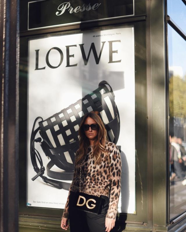 Suéteres jacquard estampados de leopardo de Eilasa Taviti en la cuenta de Instagram @elisataviti