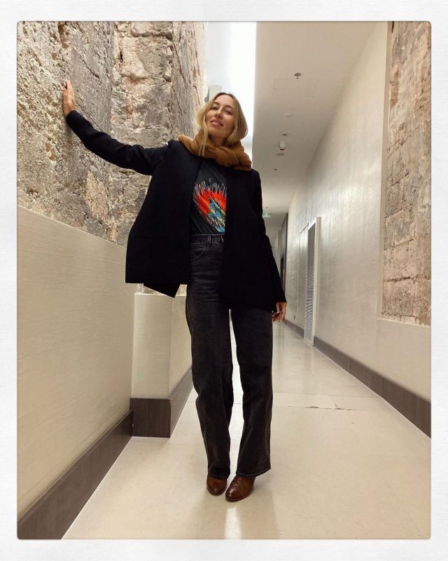 The black t-shirt screen-printed Miu Miu Alexandra Golovanoff on the account Instagram of @alexandragolovanoff