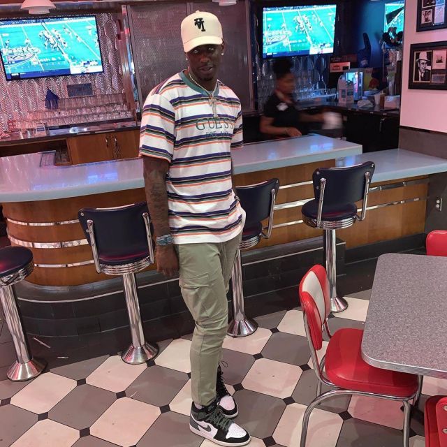Sneakers Jordan 1 retro high clay green Dwayne Bacon on the account Instagram of @dbacon