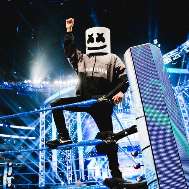 The windproof logo Balenciaga of Marshmello on the account Instagram of @marshmellomusic