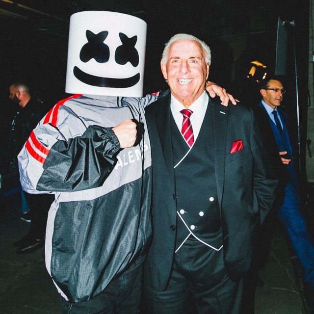 The windproof logo Balenciaga of Marshmello on the account Instagram of @marshmellomusic