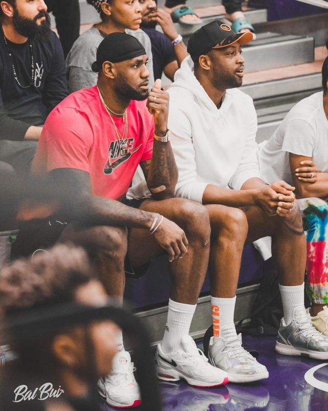 Sneakers Nike Air Max 2 Light pink white black LeBron James on the account Instagram of @leaguefits