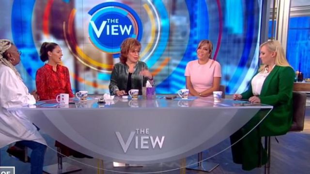 Alice + olivia Green Shawl Col­lar Blaz­er  worn by Meghan McCain The View October 28, 2019