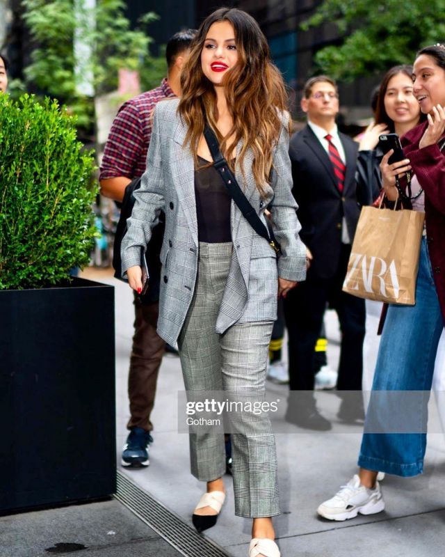 Proenza Schouler Deux Tons de Mules porté par Selena Gomez iHeartRadio Hq 28 octobre 2019