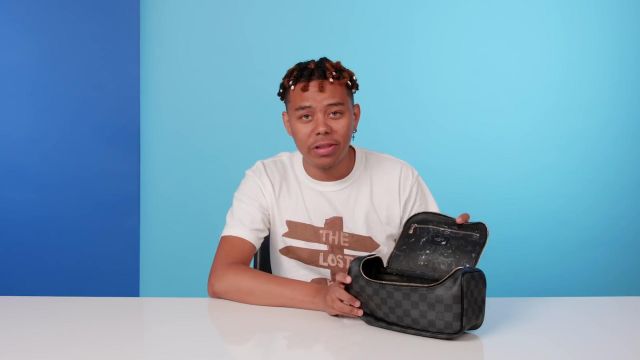 The lost boy Di­rec­tion Sign Print T-Shirt worn by GQ in the YouTube video 10 Things YBN Cordae Can't Live Without | GQ