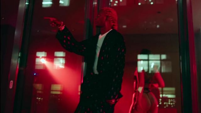 Balenciaga Pantalones Negro usado por Young Thug en el video de YouTube Young Thug - What's The Move ft. Lil Uzi Vert [Video Oficial]