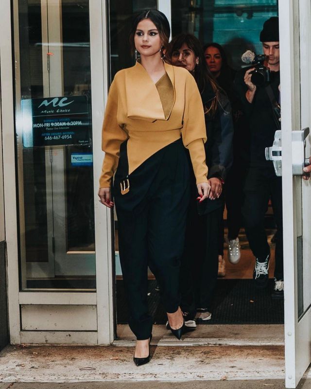 Saint Laurent Zoe Cuir Point Toe pumps porté par Selena Gomez la Ville de New York le 29 octobre 2019