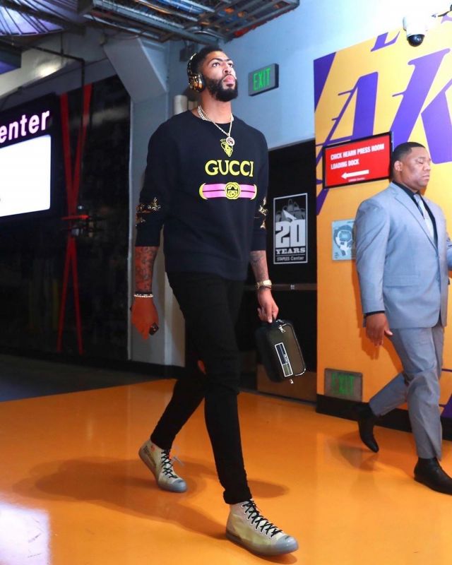 The hoody Gucci logo Anthony Davis on the account Instagram of @leaguefits