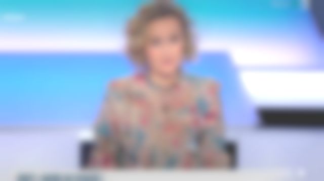 Camisa estampada de Caroline Roux (corte diferente) en C dans l'air el 30.10.2019