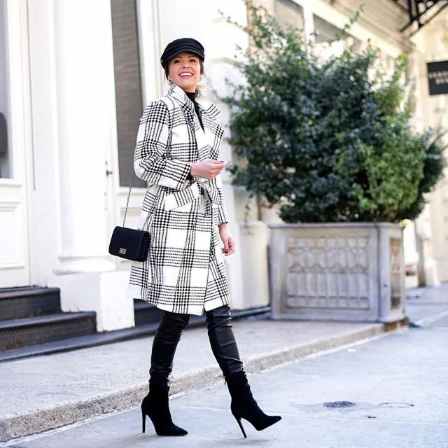 The black coat and white tiles Emmanuelle Cureau on the account Instagram of @manuecureau