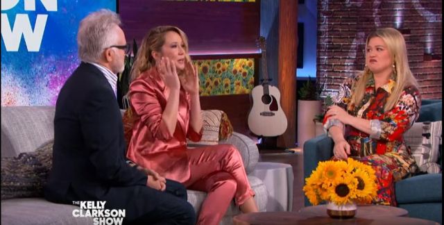 Cinq a Sept Pink Adalie Pants worn by Anna Camp on The Kelly Clarkson Show October 30, 2019