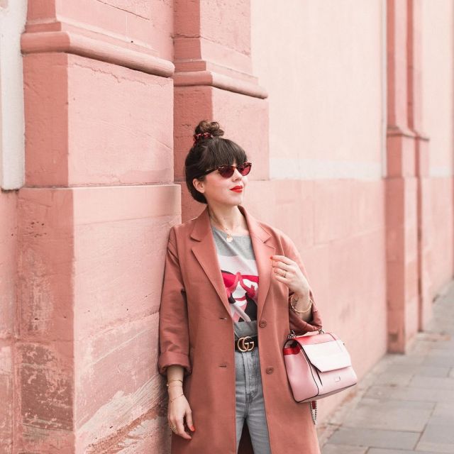Le manteau rose de Pauline Privez sur le compte Instagram de @paulineprivez