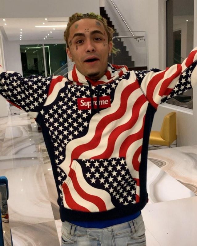 Supreme Amer­i­can Flag Hood­ie of Lil Pump on the Instagram account @lilpump